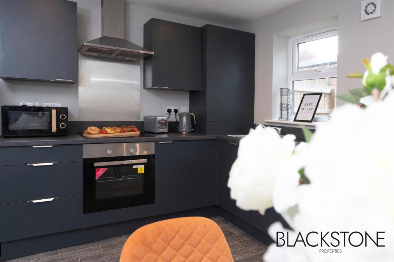 Champagne House - 4 Bed Property Plus 2 Sofa Beds By Bpne Darlington  Exterior photo